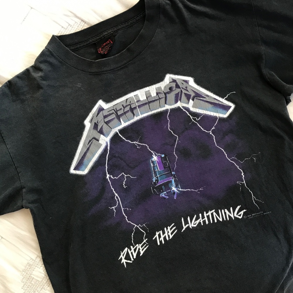 Vintage Metallica GLOW in the Dark Graphic Tee - Picture 2 of 8
